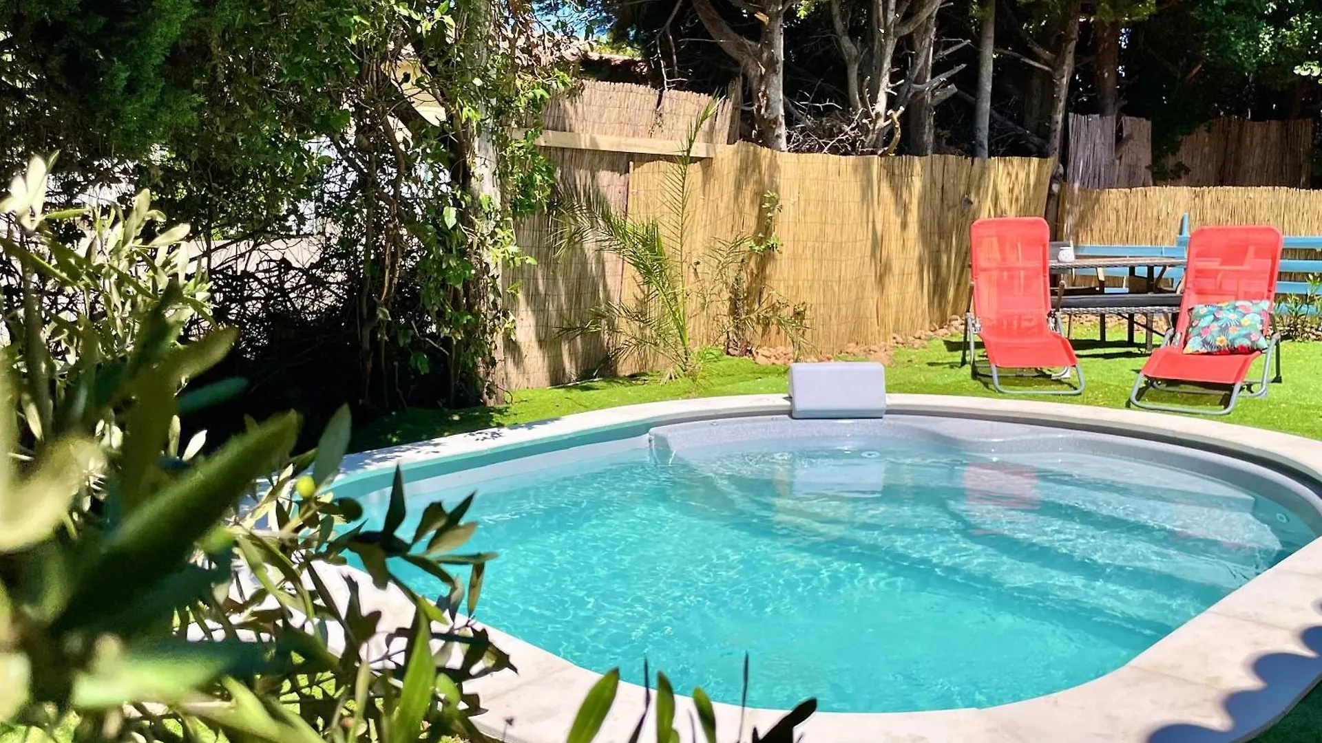 Holiday home Calme Et Intimite Proche Avignon Piscine Options Au Choix Privee Ou Partagee De Juin A Octobre