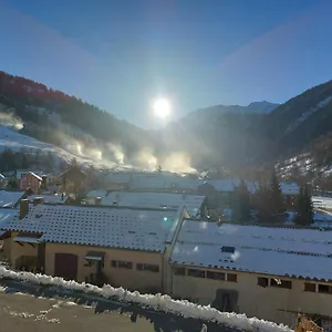 Avec Vue Sur La Montagne Abriès